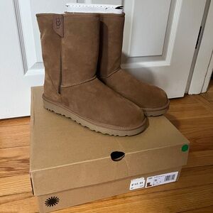 UGG Classic Short Bailey Zip Boots in Chestnut